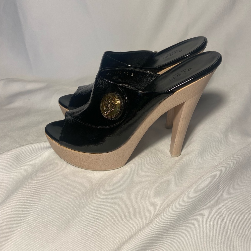 Gucci Black Patent Leather Hysteria Platform Wood Sandals (style# 212592)